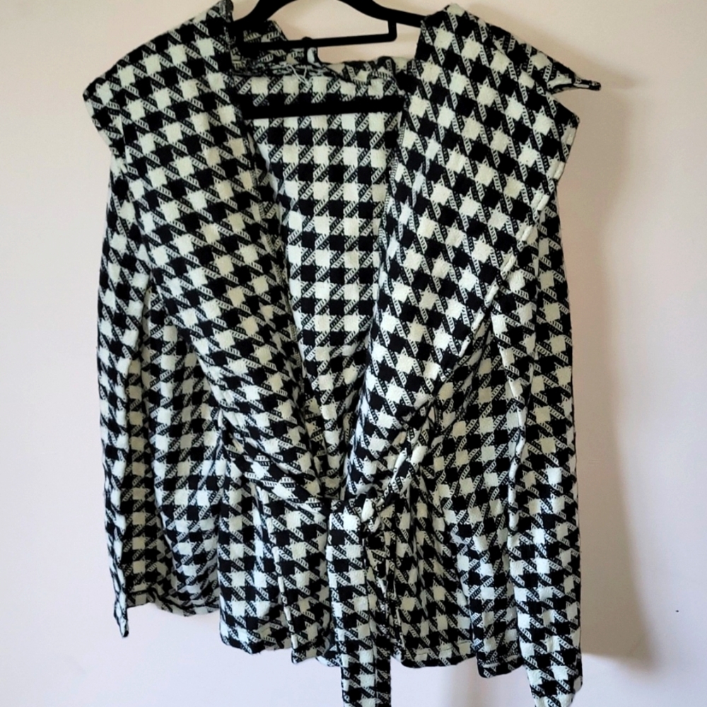 Houndstooth Belted Cape - Picture 1 of 2